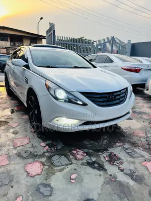 Hyundai Sonata SE Sedan FWD (2.4L 4cyl 6A) 2013 White