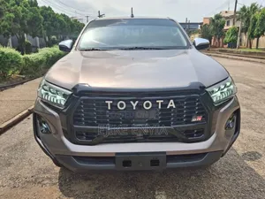 Toyota Hilux Workmate 4x4 2018 Brown