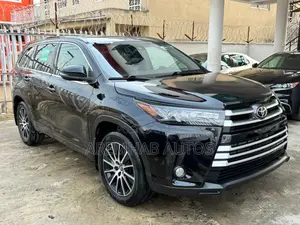 Toyota Highlander SE 4x4 V6 (3.5L 6cyl 8A) 2017 Black