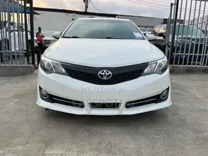 Toyota Camry SE 4dr Sedan (2.5L 4cyl 6A) 2013 White