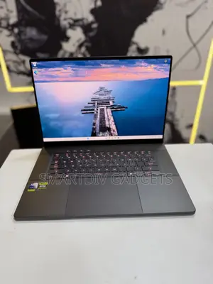 Laptop Asus ROG Zephyrus G16 16GB Intel Core Ultra 9 SSD 1T
