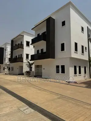 5bdrm Duplex in Jahi for sale