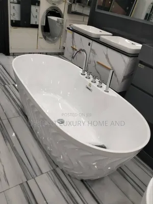 White Bathus 150cm With Tap and Water Fall
