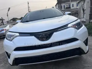 Toyota RAV4 SE AWD (2.5L 4cyl 6A) 2017 White