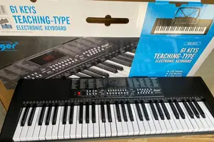 Singer Sg-913 61-Key Teaching-Type Electronic Keyboard.