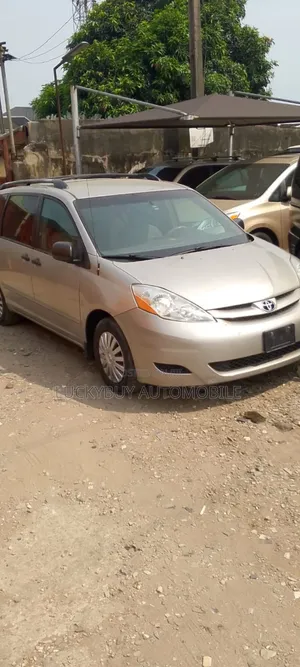 Toyota Sienna CE 8 Passenger 2010 Silver