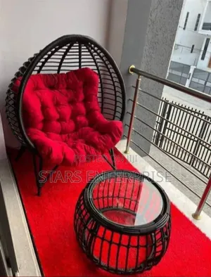 Basket Swing With Center Table