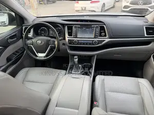 Toyota Highlander Limited Platinum 4x4 V6 (3.5L 6cyl 8A) 2018 Silver
