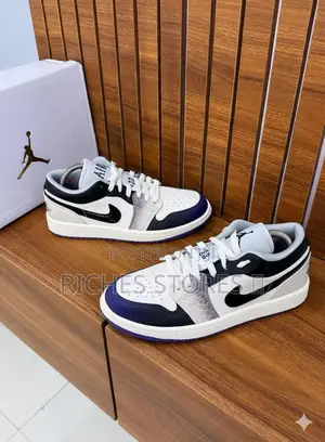 Nike Air Jordan 1 Low Classic SNKRS