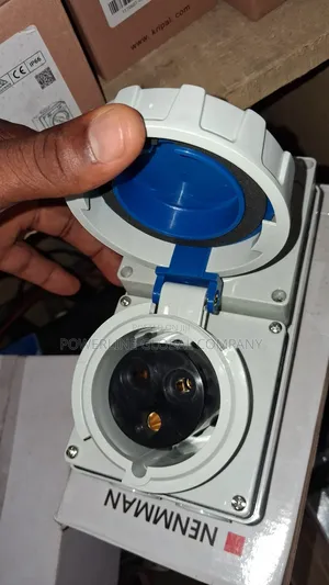 32amps Industrial Socket 3pin for Companies/ Factories/ Restaurants