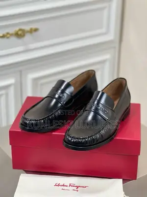 Original Salvatore Ferragamo Embossed-gancio Loafers Men’S Shoe