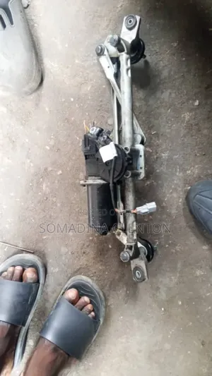 Complete Front Engine Wiper for Hyundai Santa Fe 2015 Model