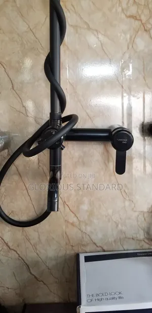 High Quality Standing Shower Kettle Mouth Black