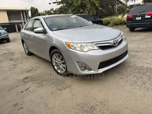 Toyota Camry XLE V6 4dr Sedan (3.5L 6cyl 6A) 2013 Silver