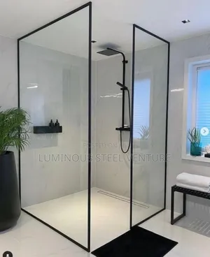 Black Profiles Gives the Glass Another Attracting Looking