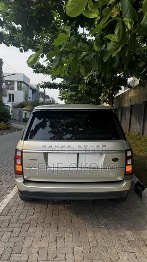 Land Rover Range Rover Vogue 2015 Gold