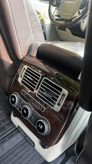 Land Rover Range Rover Vogue 2015 Gold