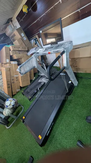 5 Hp Commercial Treadmill With Incline and Bluetooth Tv