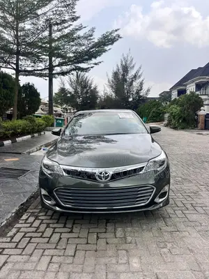 Toyota Avalon XLE Premium Sedan FWD (3.5L 6cyl 6A) 2013 Green