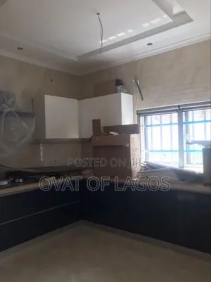 3bdrm Apartment in Lekki Phase 1 for rent