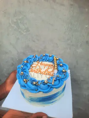 Single Layer 6 Inches Red Velvet Buttercream Cake