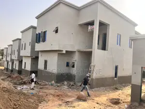 4bdrm Townhouse/Terrace in Apo Resettlement for sale