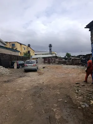*Full Plot of Empty Land at Oyadiran Estate Sabo Yaba Lagos* .