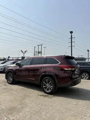 Toyota Highlander XLE 2019 Burgundy