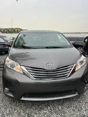 Toyota Sienna 2014 Gray