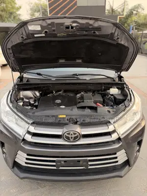 Toyota Highlander XLE 4x4 V6 (3.5L 6cyl 8A) 2018