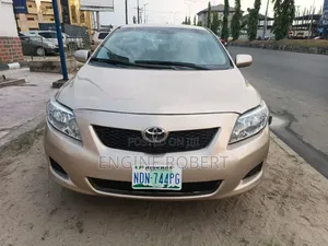Toyota Corolla LE 4dr Sedan (1.8L 4cyl 4A) 2010 Gold
