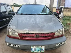 Toyota Sienna 2000 Gray