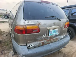Toyota Sienna 2000 Gray