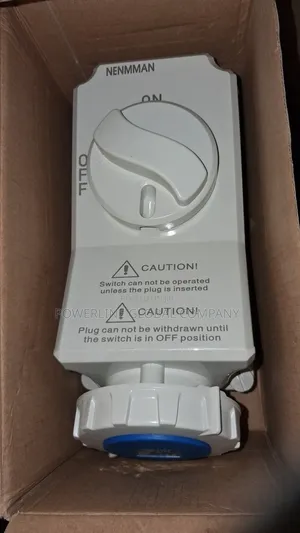 32amps Industrial Socket 3pin for Factories/ Companies/ Restaurant