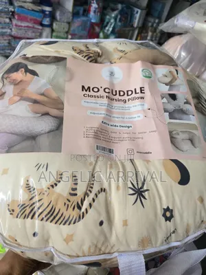 Mo Cuddle Nursing Pillow