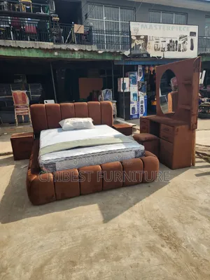Neatly Padded 5by6 Bubble Set Of Bed.