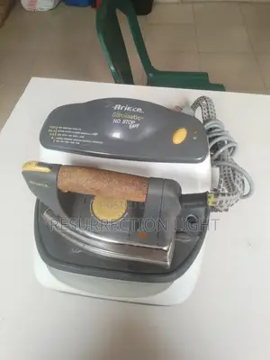 Quality Ariete Italian Steam Iron in Good Condition