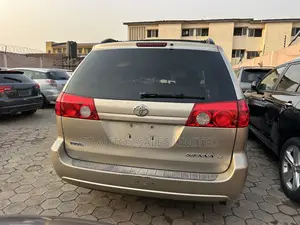 Toyota Sienna LE 2008 Gold