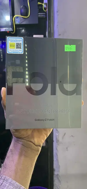 New Samsung Galaxy Z Fold4 256 GB Black