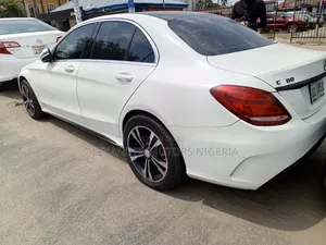 Mercedes-Benz C300 Luxury 4matic Sedan AWD (2.0L 4cyl 7A) 2017 White