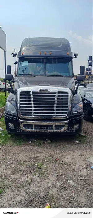 2017 Tukumbo Freightliner Cascadia Full Option