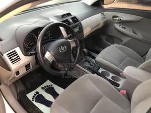 Toyota Corolla LE 4dr Sedan (1.8L 4cyl 4A) 2012 White