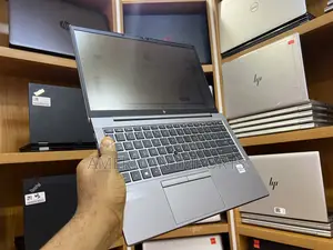 Laptop HP ZBook Firefly 14 G7 16GB Intel Core i5 SSD 256GB