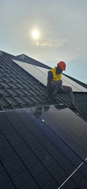 Panel Installation Cola Solar