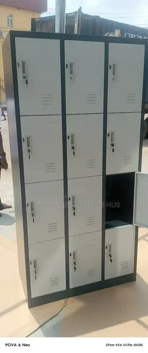 Metal Lockers 12 Doors