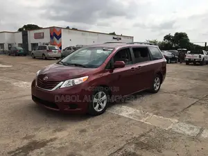 Toyota Sienna 2015 Red