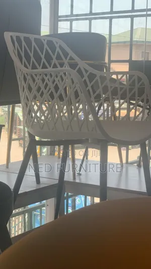 Single Restaurant Chiars