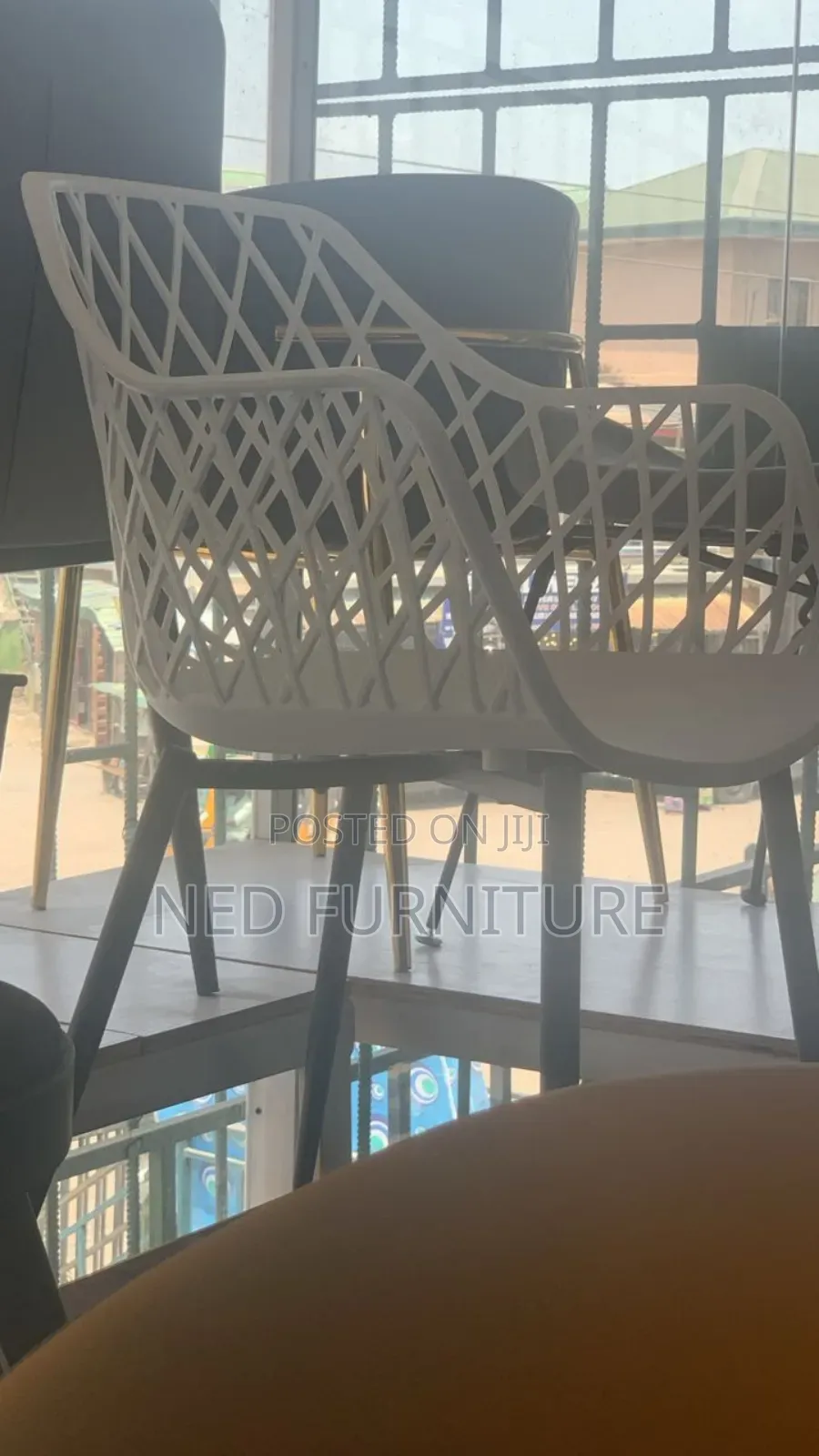 Single Restaurant Chiars