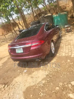 Jaguar XF 2011 Red