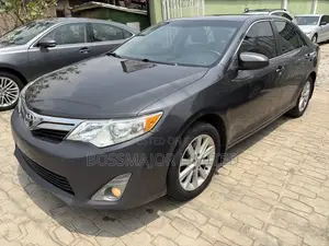 Toyota Camry XLE V6 4dr Sedan (3.5L 6cyl 6A) 2012 Gray